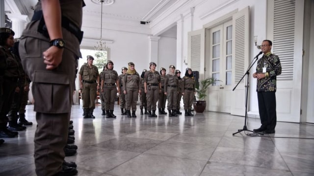 Satpol PP Perempuan yang Tutup Alexis (Foto: Pemprov DKI)