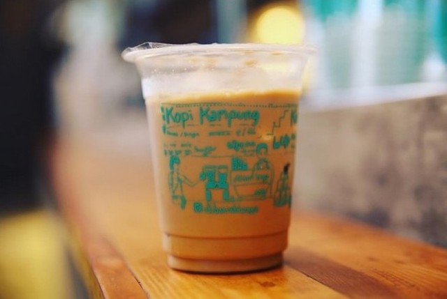 Di Bawah Tangga, Kafe Artis yang Jual Kopi Susu Murah di Mal (2)