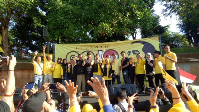 Relawan Golkar Jokowi di Lapangan Pintu Air BKT. (Foto: Fahrian Saleh/kumparan)