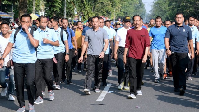 Jokowi dan Keluarga CFD di Solo (Foto: Biro Setpres)