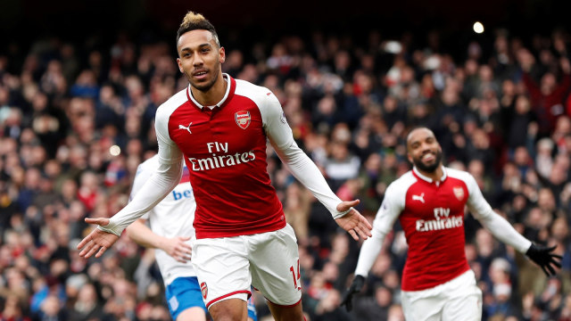 Selebrasi Aubameyang usai mencetak gol pertama. (Foto: Hannah McKay/Reuters)