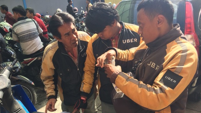 Antrian driver Uber di Kantor Go-Jek, Condet. (Foto: Andreas Ricky Febrian/kumparan)