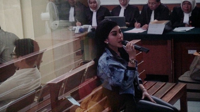 Syahrini di PN Depok. (Foto: Garin Gustavian Irawan/kumparan)