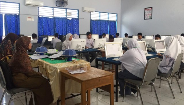 Siswa SMKN 2 Takalar Lancar Mengerjakan Soal UNBK Hari Pertama