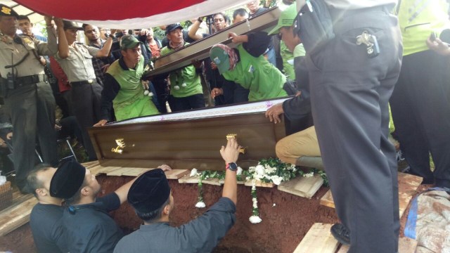 Pemakaman Benny Sumarno. (Foto: Aria Pradana/kumparan)