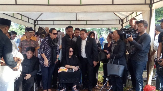 Fadli Zon di pemakaman Benny Sumarno. (Foto: Aria Pradana/kumparan)