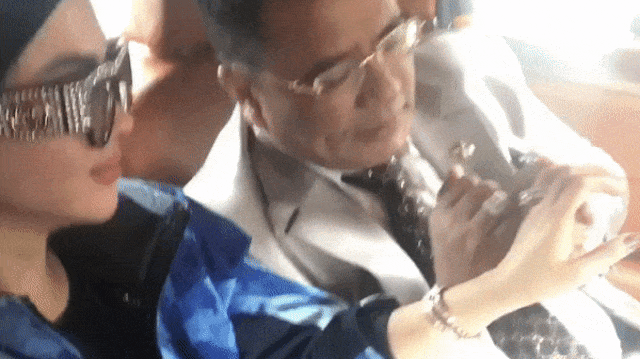 Hotman Paris dan Syahrini pamer berlian (Foto: Instagram @berlien25)
