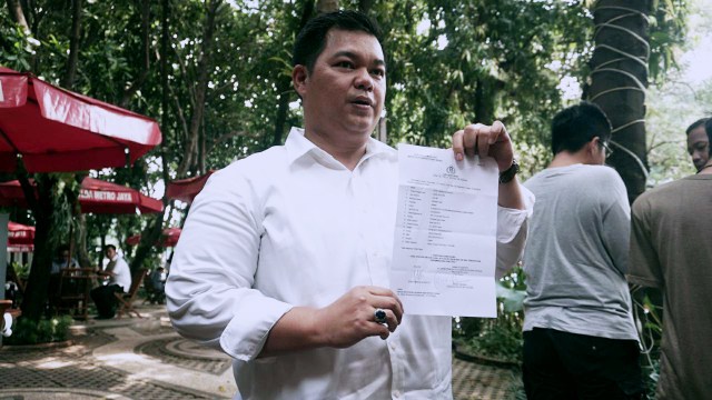 Denny AK laporkan Sukmawati Soekarnoputri ke PMJ (Foto: Garin Gustavian Irawan/kumparan)