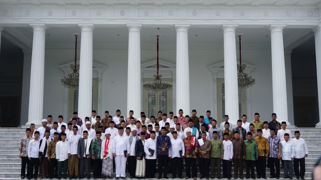 Jokowi bersama Ulama Jawa Barat. (Foto: Yudhistira Amran Saleh/kumparan)