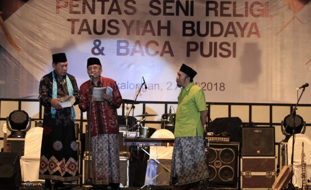 Puisi Taufiq Ismail dan Tausyiah Prie GS di HUT Kota Pekalongan