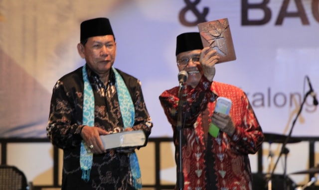Puisi Taufiq Ismail dan Tausyiah Prie GS di HUT Kota Pekalongan (2)