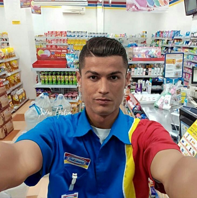 Cristiano Ronaldo Ternyata Kerja di Indomaret
