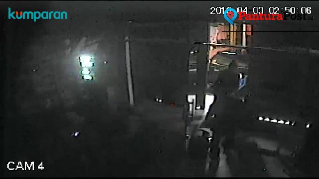 Video: Rekaman CCTV Pembobolan Indomaret di Brebes