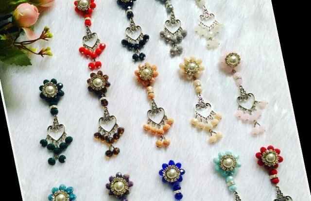 Menyebar Ilmu, Meraup Untung Lewat Bros dan Rajutan (2)