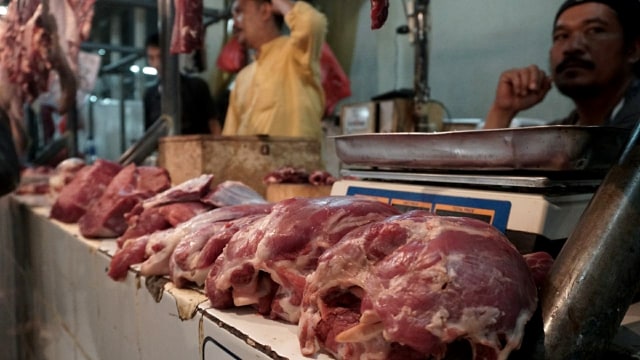 Ilustrasi daging di pasar tradisional. (Foto: Garin Gustavian Irawan/kumparan)