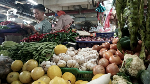 Ilustrasi pedagan sayur di pasar tradisional. Foto: Garin Gustavian Irawan/kumparan