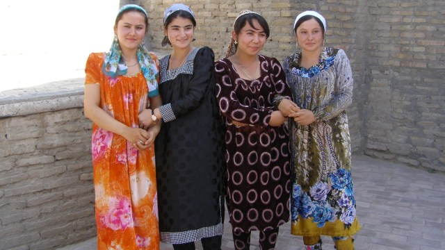 Wanita suku Tajik. (Foto: Flickr/City of Boulder)