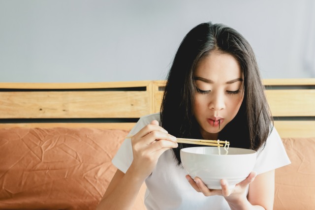 com-Makan Indomie  (Foto: Thinkstock)