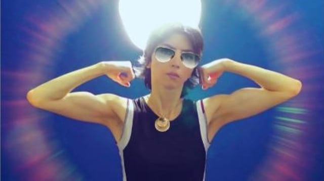 Pose Nasim Aghdam sebagai seorang bodybuilder. (Foto: http://www.nasimabc.com)