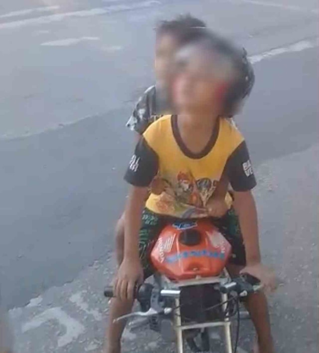 Dihentikan Polisi Naik Motor Mini, Bocah TK di Sampang Nangis