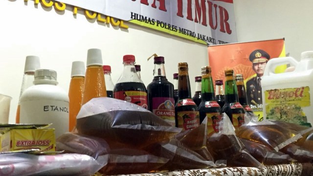 Barang bukti oplosan miras. (Foto: Andreas Ricky Febrian/kumparan)