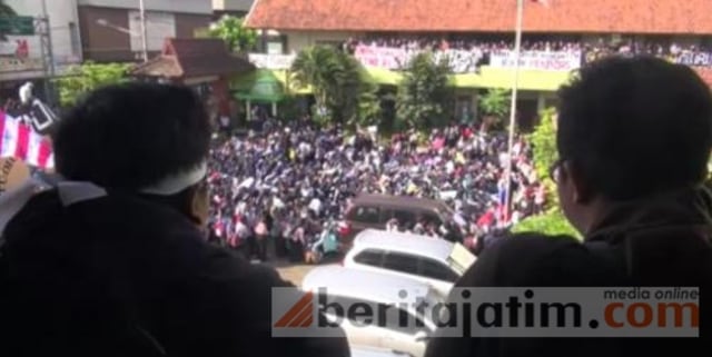 Kepsek SMAN 2 Malang Didemo, Pernah Sebut Siswa 'Anak Setan'