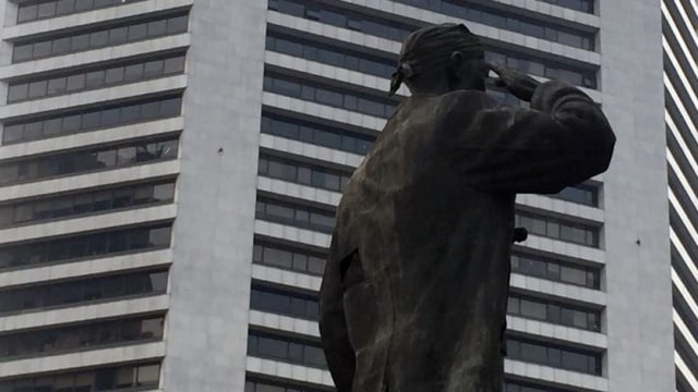 Patung Jenderal Sudirman bolong (Foto: Fachrul Irwinsyah/kumparan)