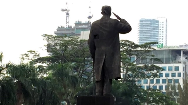 Patung Jenderal Sudirman bolong (Foto: Fachrul Irwinsyah/kumparan)