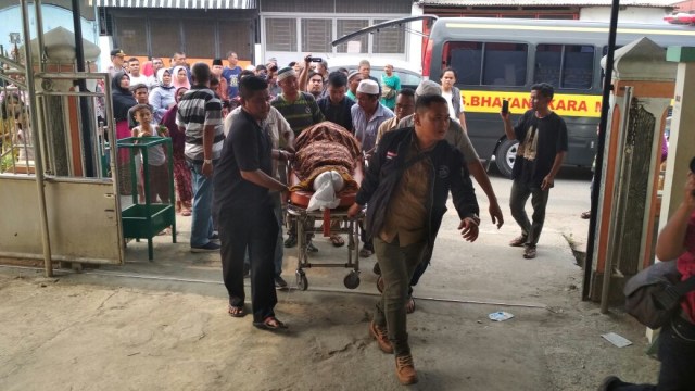 Jenazah adik ipar Kompol Fahrizal. (Foto: Ade Nurhaliza/kumparan)