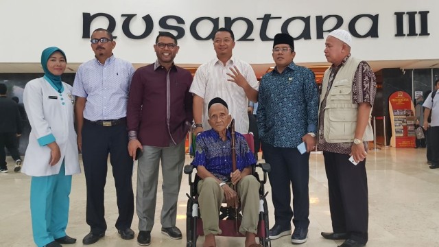 Nyak Sandang di Gedung DPR. (Foto: Fahrian Saleh/kumparan)