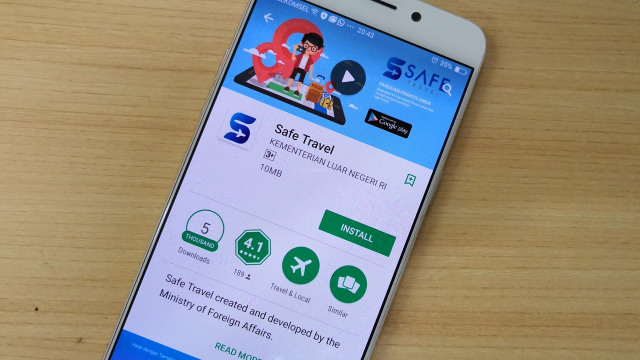 Aplikasi Safe Travel buatan Kemlu. (Foto: Jofie Yordan/kumparan)