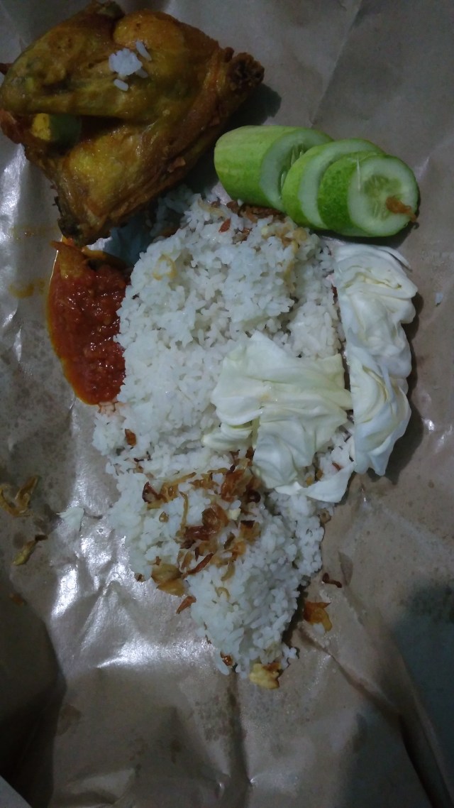 Nikmatnya Nasi Uduk Betawi Pohon Sengon di Tebet (2)