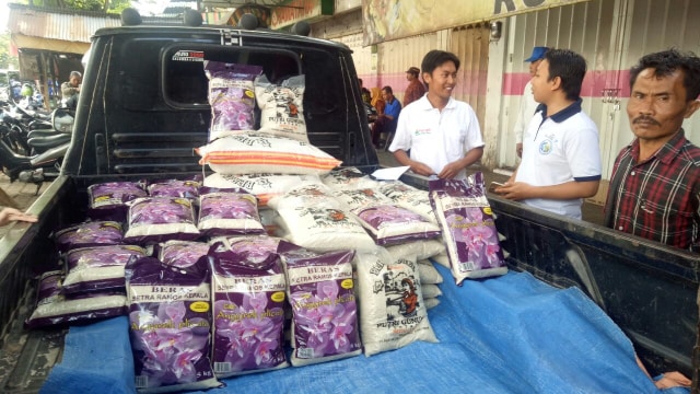 Beras yang disalurkan PT Pertani Persero ke Pasar. Foto: Marcia Audita/kumparan