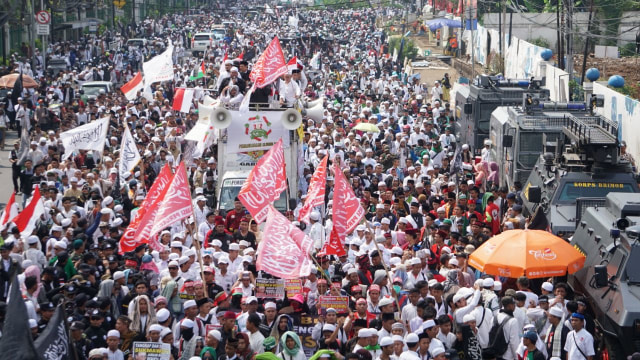 Aksi bela Islam 64 di Bareskrim. (Foto: Nugroho Sejati/kumparan)