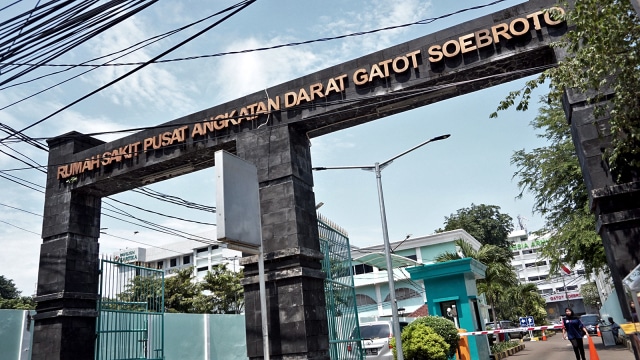 Suasana depan RSPAD Gatot Soebroto Foto: Jamal Ramadhan/kumparan