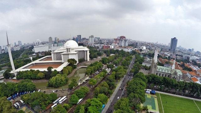 Masjid Istiqlal dan Katedral Foto: Jamal Ramadhan/kumparan