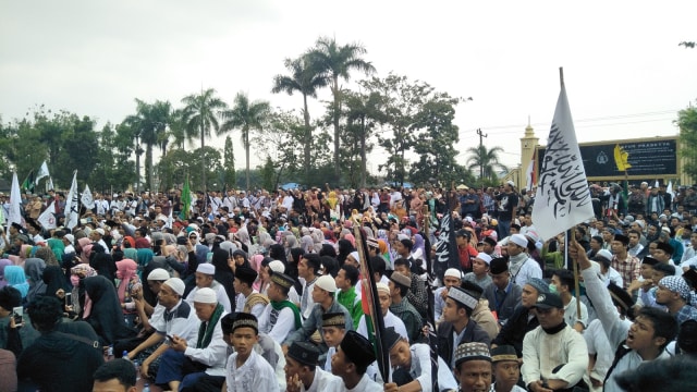 Aksi 212 Jilid 2 Di Mapolda Sumut (Foto: Ade Nurhaliza/kumparan)