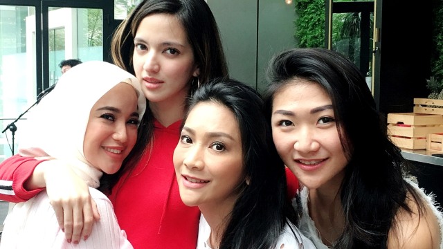 Chacha Frederica bersama Girls Squad. (Foto: Instagram/@chafrederica)