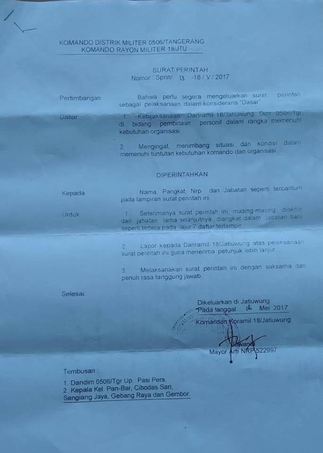 Aparat yang diduga masuk kampus. (Foto: Dok. Ketua STIEAD Mukhaer Pakkana)