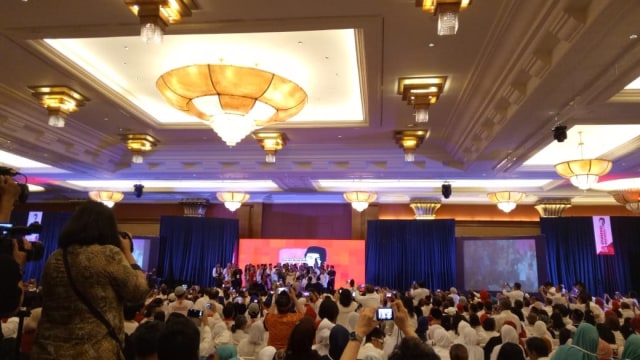 Jokowi bertemu relawan di Bogor. (Foto: Jihad Akbar/kumparan)