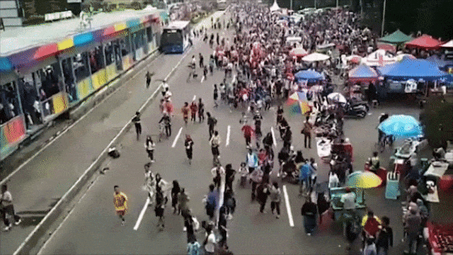 Warga heboh gara-gara Menara BCA. (Foto: Instagram @aliron45 @donnyra @ramaramdon)