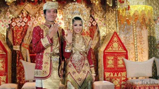 Natasha Rizky mengenakan Suntiang (Foto: Lovely Today)