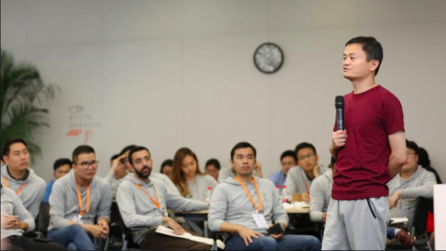 Jack Ma memberi pelatihan (Foto: Dok. Alibaba Business School)