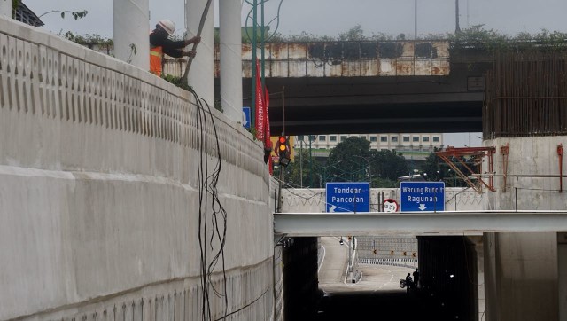 Proyek pembangunan Underpass Mampang. (Foto: Fanny Kusumawardhani/kumparan)