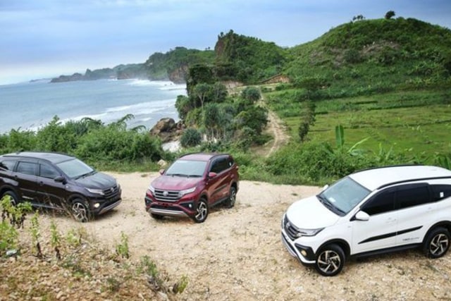 Benarkah Mitos Warna Mobil Memengaruhi Nilai Harga Mobil?