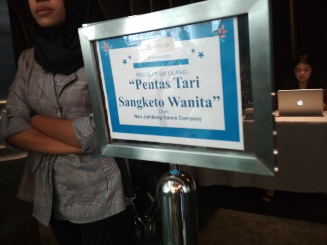 Dibalik Layar Pentas Tari “Sangketo Wanita”  by Nan Jombang Dance (1)