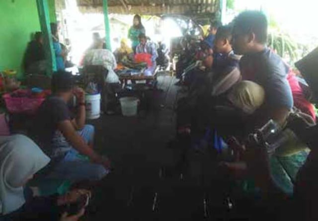 Rujak Mak Tas, Paling Mak Nyus di Kawasan Wisata Bahari Lamongan