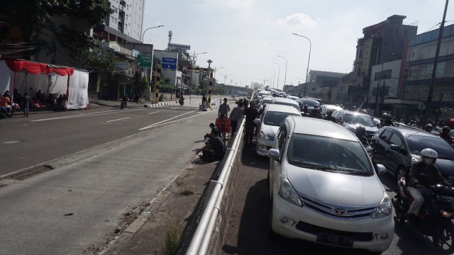 Lalin macet saat uji coba Underpass Matraman. (Foto: Fitra Andrianto/kumparan)