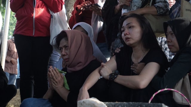 Suasana pemakaman Andhika Kerispatih (Foto: Fitra Andrianto/kumparan)