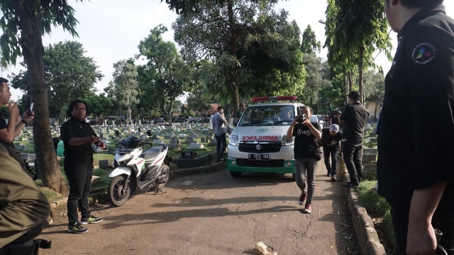 Suasana pemakaman Andhika Kerispatih (Foto: Fitra Andrianto/kumparan)